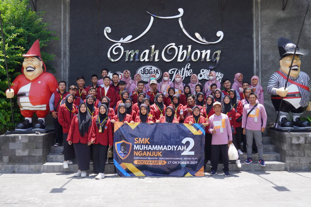 Kunjungan Industri Siswa dan Guru SMK Muhammadiyah 2 Nganjuk di Omah Oblong Jogjakarta
